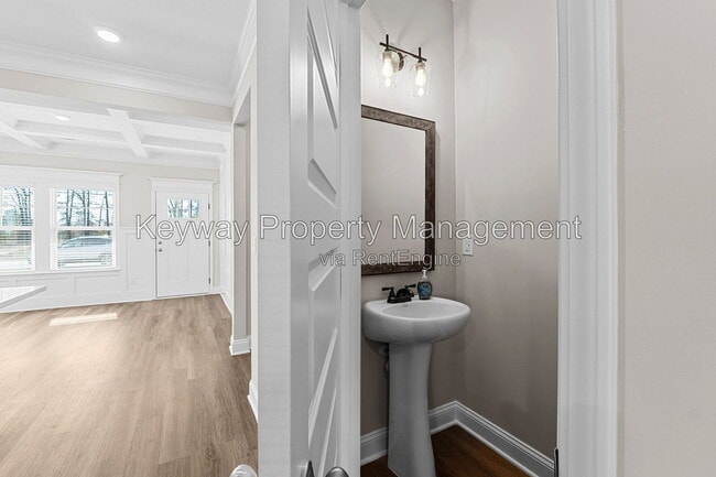 Photo - 2120 Denmark Ave SE