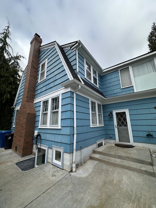 Photo - 2412 Columbia St SW Unit 2412 B