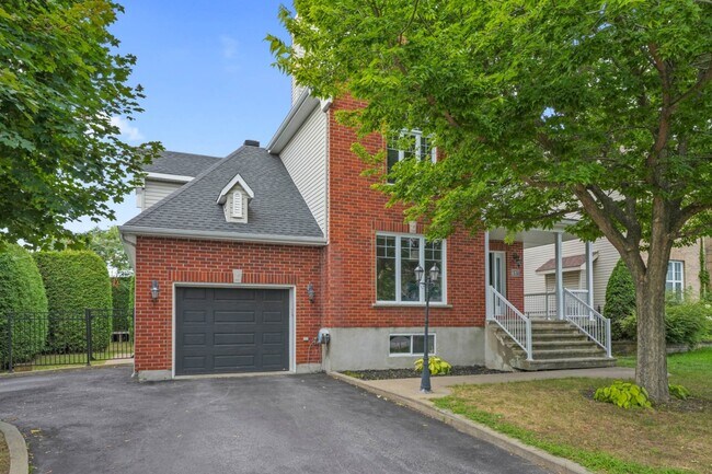 Building Photo - 697 Rue De Chinon