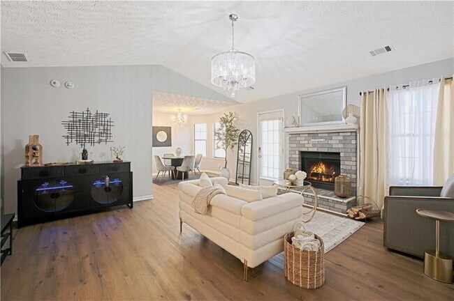 Photo - 1528 Carriage Ln