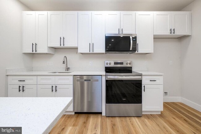 Building Photo - 151 N York St