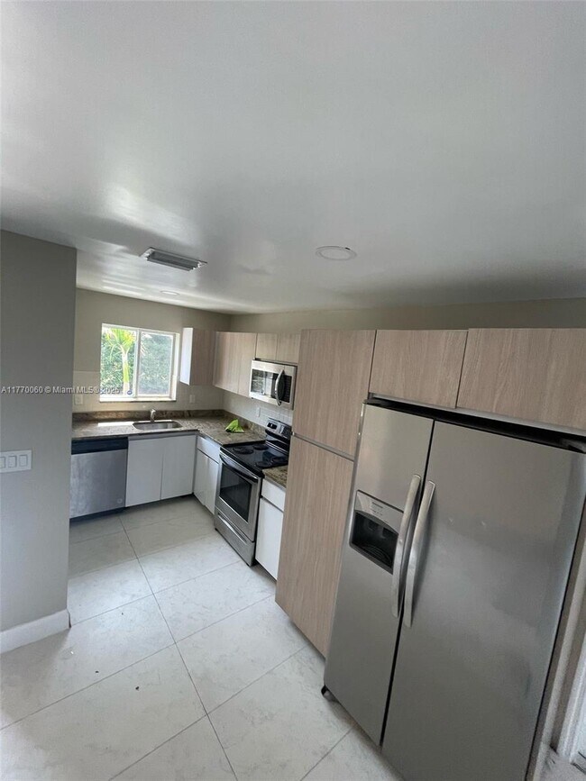 Photo - 815 NW 3rd Ave