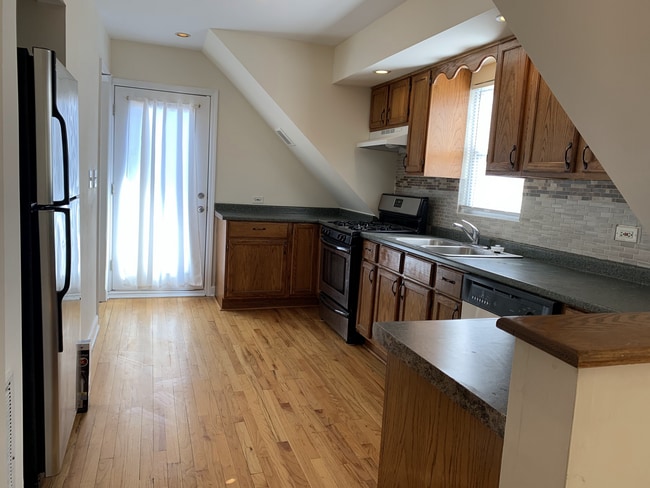 Kitchen - 3755 N Christiana Ave Unit 2