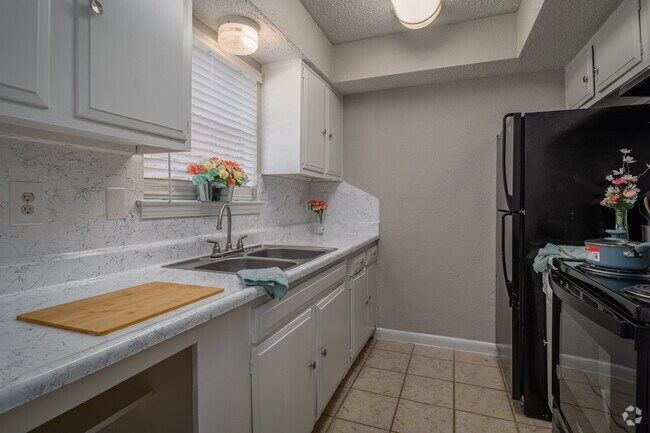 1BR, 1BA - 850SF - The Pines at Leonora Park Unit 204