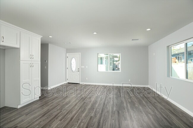 Photo - 604 W Lexington Dr