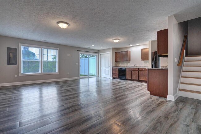 Photo - 430 Twisted Oak Dr NW