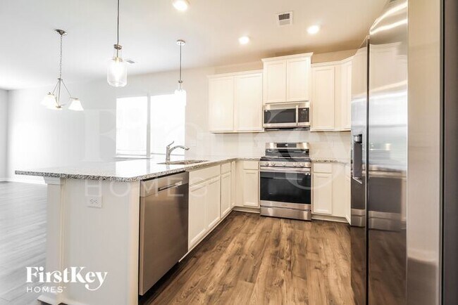 Photo - 811 Birchcrest Wy