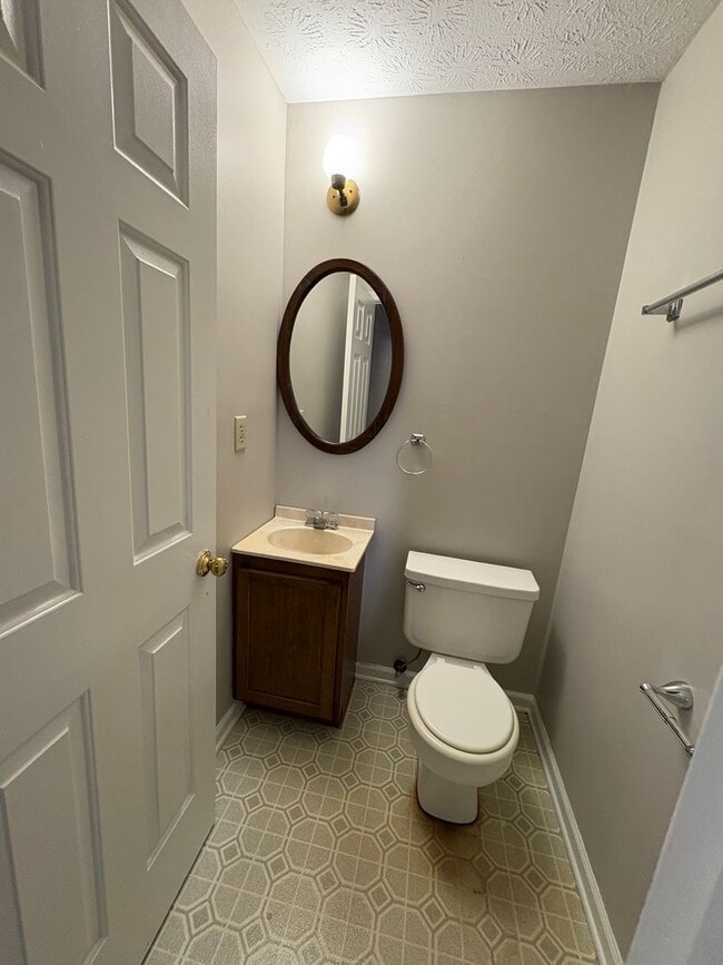 Photo - Spacious 2 Bedroom Duplex on Dale Drive!