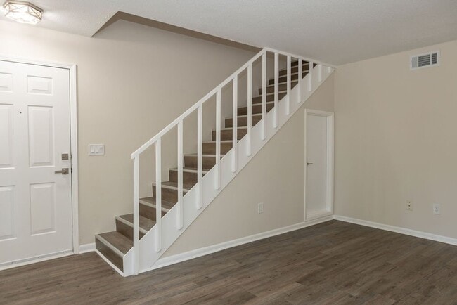 Photo - 107 Hampton Dr