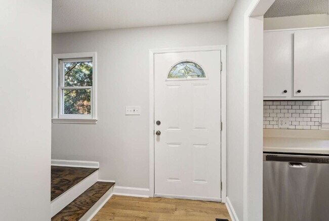 Photo - 3-Bed Spacious End Unit Townhouse