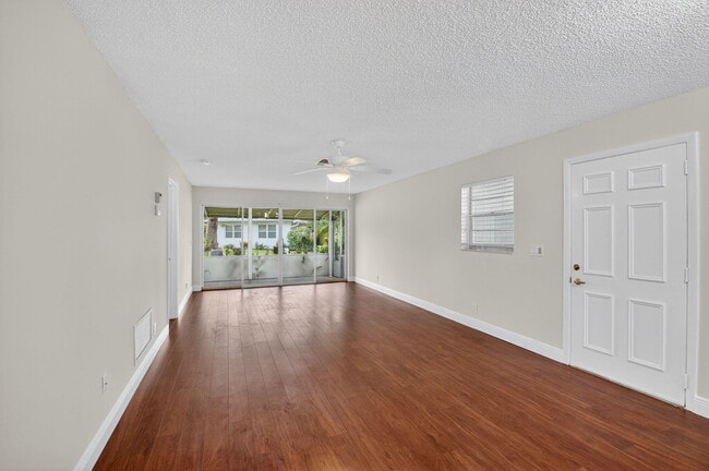 Photo - 801 Meadowlark Ln