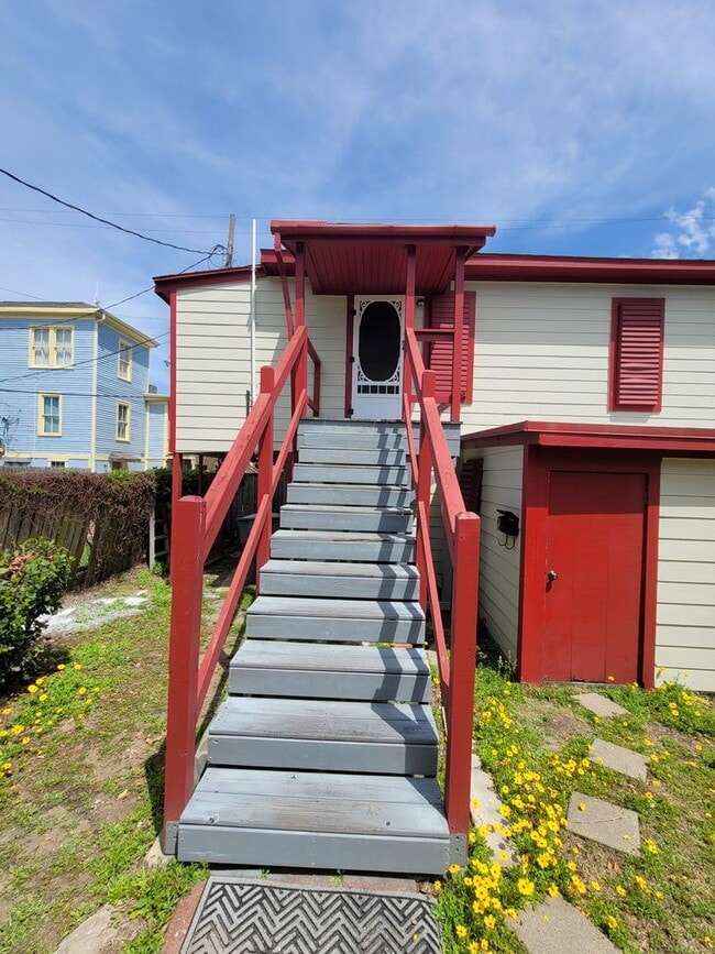 Photo - 820 Broadway Avenue J Unit REAR