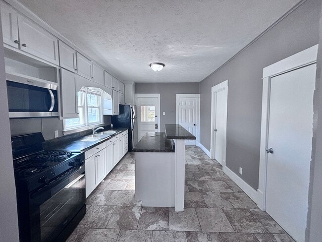 Building Photo - 4406 S 38th St