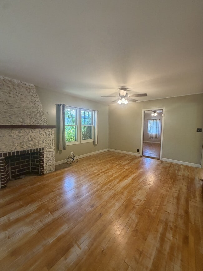 Photo - 212 Alderson Ave