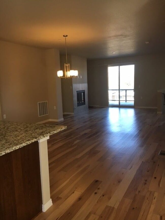 Photo - 1034 Griffith St