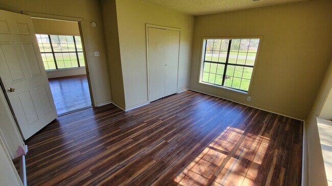 Photo - 120 N Front St