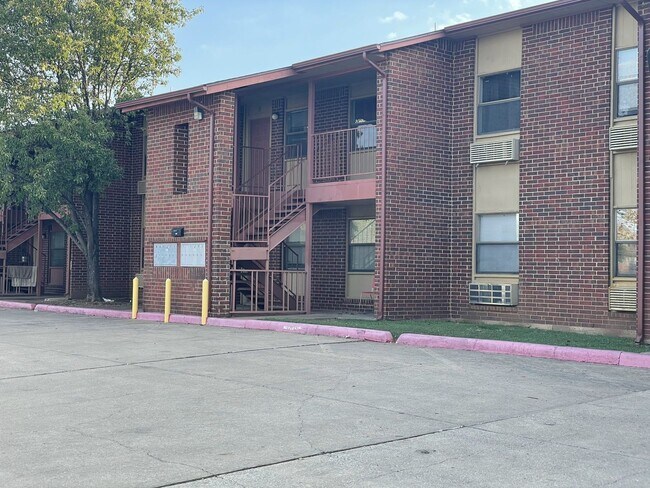Photo - 1912 SW D Ave
