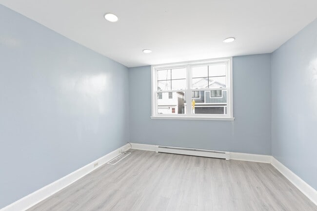 Photo - 341 Lembeck Ave Unidad 1