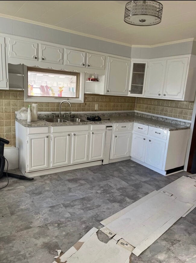 Building Photo - 312 W 3rd St Unit 312
