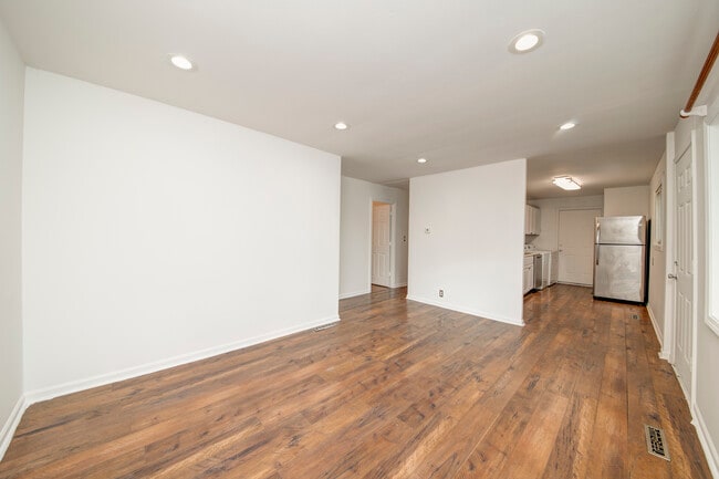 Photo - 112 Green Ln