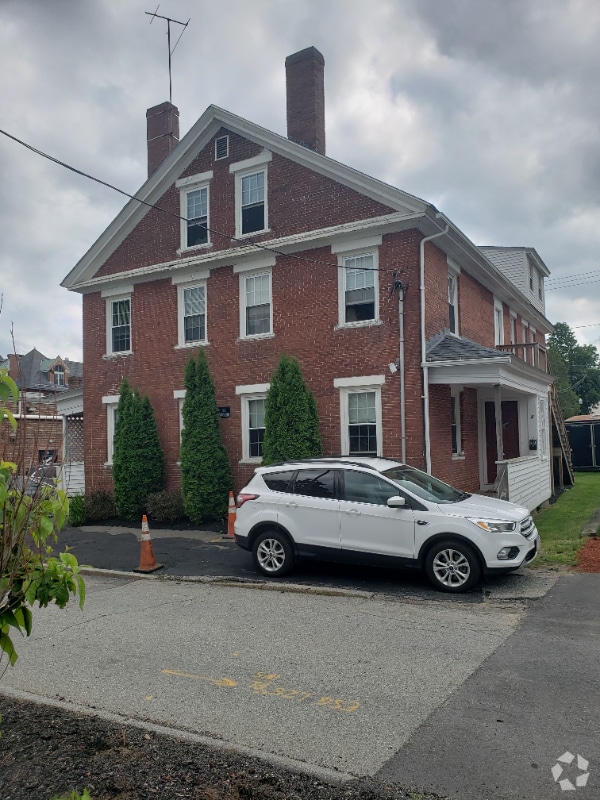 Building Photo - 4 Farnsworth Ct Rental