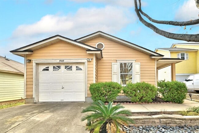 Building Photo - 1905 Espino Cove