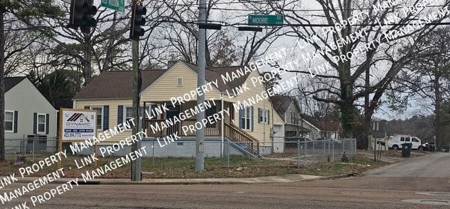 Photo - 129 N Moore Rd House
