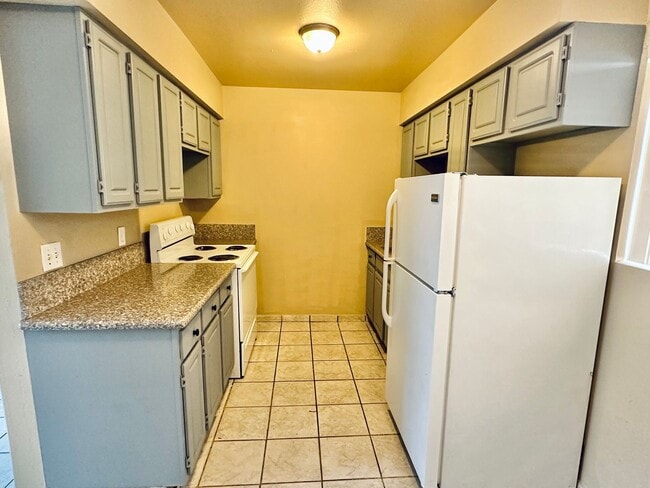 Photo - 3330 Cambridge St Unidad 3