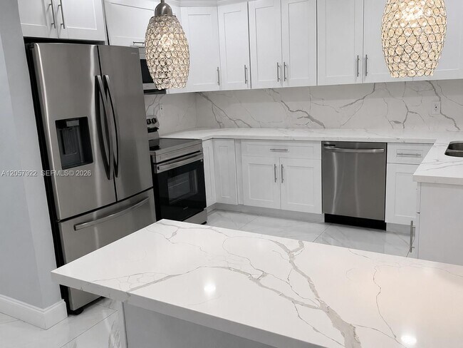 Photo - 552 NE 161st St