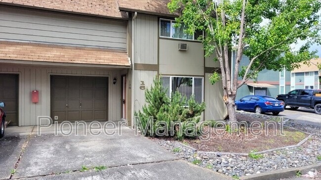 Building Photo - 128 NE Atkinson Ct Unit 16 Rental