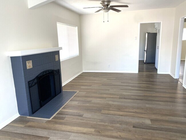 947 W 18th St Unit Front Unit