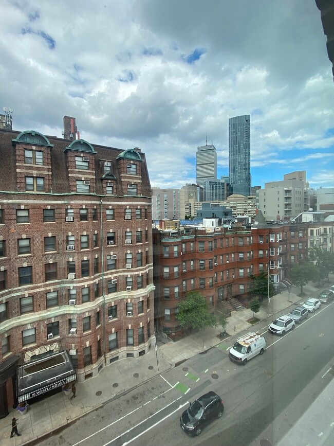 Building Photo - Symphony Apartments