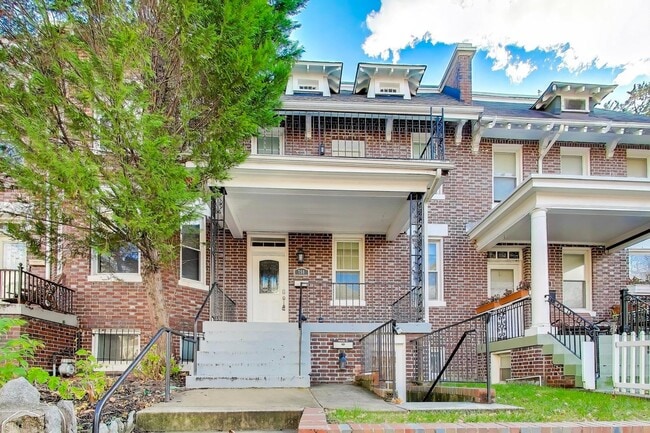 LEASE SPECIAL - $1,995 for a 16-24 month lease. 12 Month lease offered at $2,200 - .Spacious 2 Be... - LEASE SPECIAL - $1,995 for a 16-24 month lease. 12 Month lease offered at $2,200 - .Spacious 2 Be...