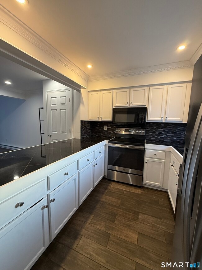 Photo - 111 Aspetuck Vlg Unit 111