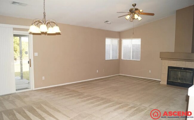 Photo - Spacious 4 Bedroom / 2 Bath Home – Fully Equipped Kitchen | Bakersfield, CA 93312