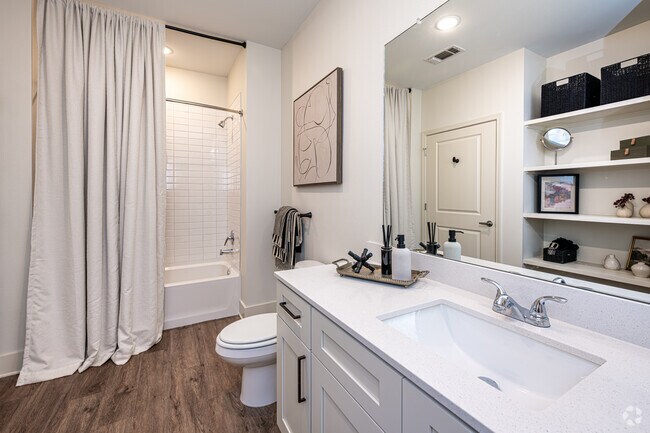1BR, 1BA - 788SF - Bathroom - Point at Mid City