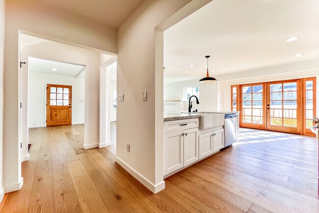 Photo - 103 N Kingsley Dr Apartments