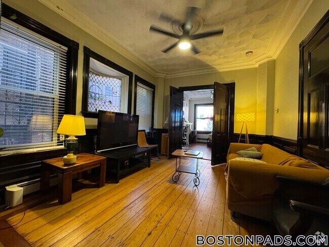 Building Photo - 3 Highland St Rental