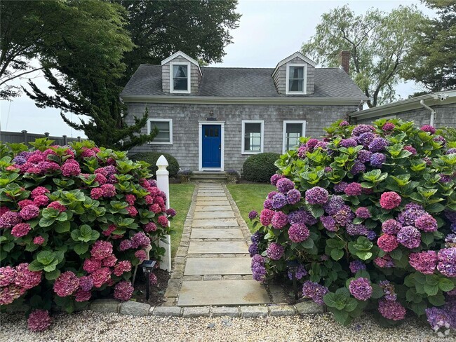 Building Photo - 1429 Peconic Bay Blvd Rental