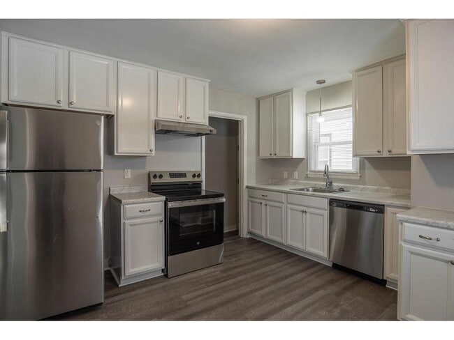 Photo - 5247 Dupont Ave N