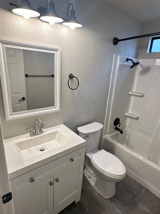 Photo - 900 Grandview Cir