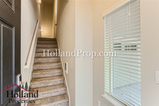 Photo - Pretty 2 Bedroom 2.5 bath Townhouse in a great location of Beaverton