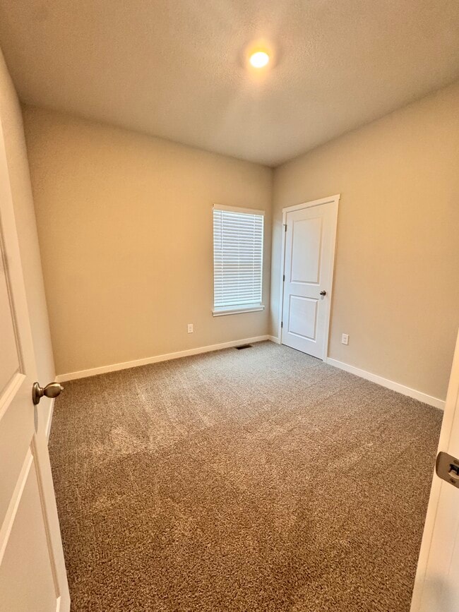 Photo - 709 E Bear Dr