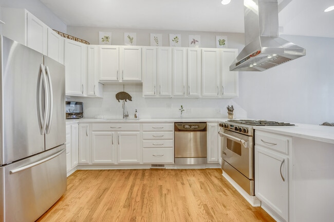 Photo - 1111 N Mozart St Unit 1