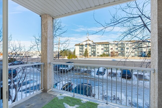 Building Photo - 16221 95 St NW Unit 218