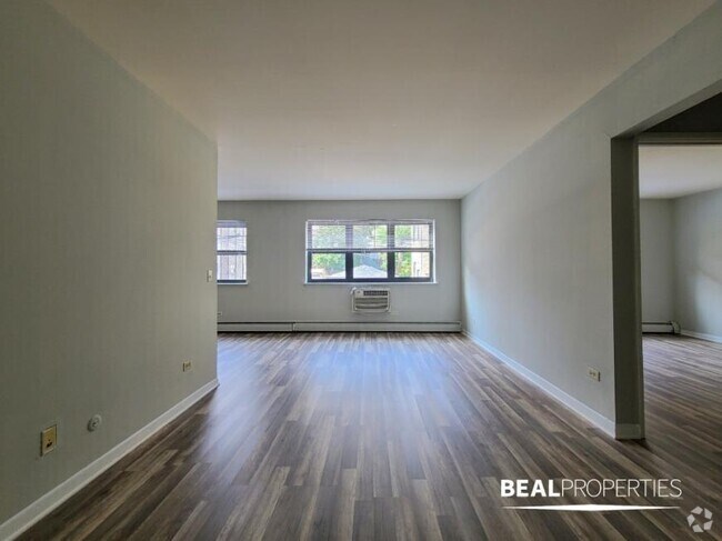 Building Photo - 1 bedroom in CHICAGO IL 60657 Unit 207 Rental