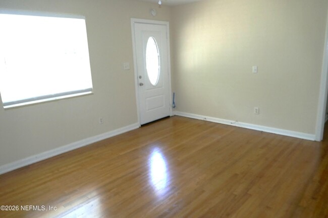 Photo - 2404 Red Oak Dr