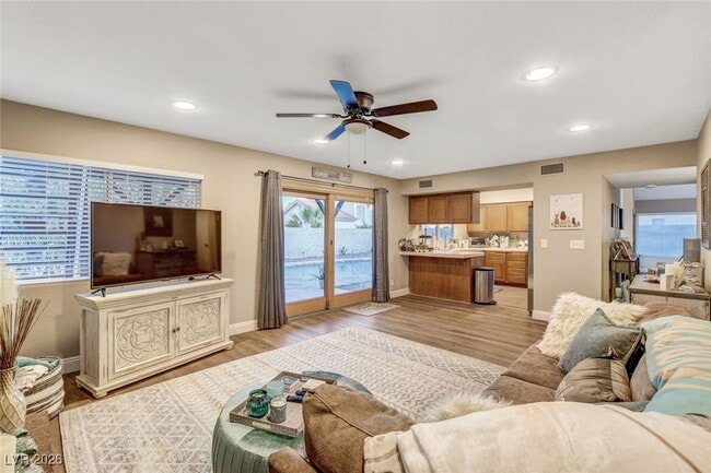 Photo - 4762 Torrence Dr