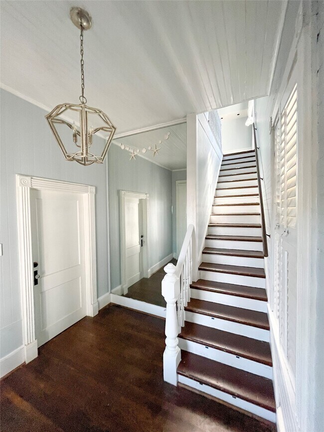 Photo - 901 Broadway Avenue J Unit UP