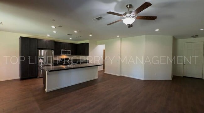 Photo - Beautiful Home for Rent in Visalia!